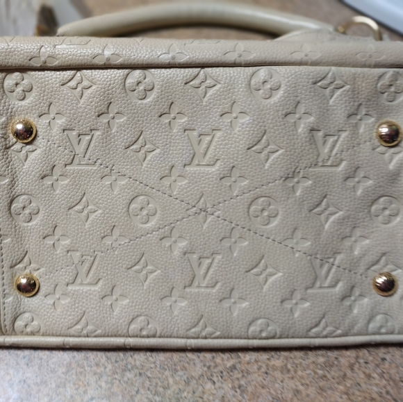 Louis Vuitton Artsy Ivory Monogram Empreinte Leather MM - Picture 3 of 7